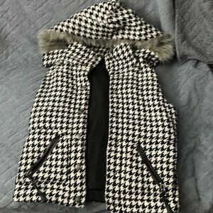BB Dakota Black and White Houndstooth Vest
